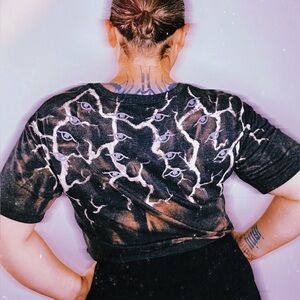 EYE OF STORM Lighting Crop Top boxy tshirt